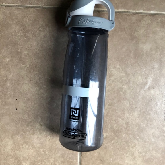 SHAWN MENDES THE TOUR EXCLUSIVE WATER BOTTLE - Picture 2 of 4